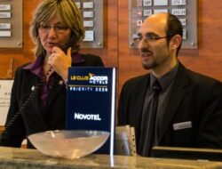 Tidak Hanya Check-In: Senyum di Front Office Membentuk Pengalaman Tamu yang Tak Terlupakan