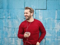 Pria Earphone Kabel vs TWS: Siapa yang Lebih Sering Kehilangan?