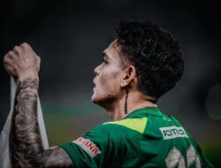 Misi Gali Freitas Tundukkan Arema FC! Persebaya Siap Kalahkan Singo Edan di GBT