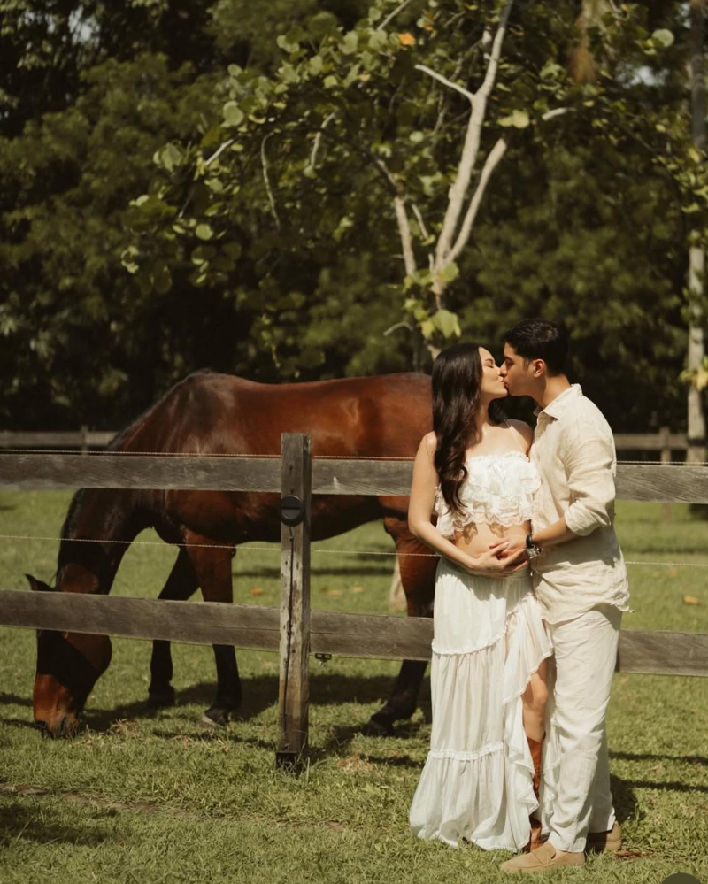 Gaya Alysa dan Al dalam Maternity Shoot, Inspirasi Wajib Dicoba!