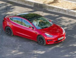 Tesla Cybertruck 2026: Pikap Listrik Futuristik dengan Teknologi Canggih dan Performa Hebat