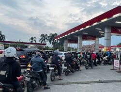 Antre BBM Berjam-jam, Harga Naik: Warga Sumut Kehilangan Waktu dan Pendapatan