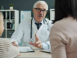 Mengapa Dokter Anak Hanya Merawat Anak Sehat?
