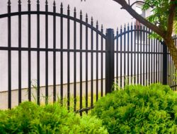 Desain pagar besi yang indah dan aman untuk rumah Anda