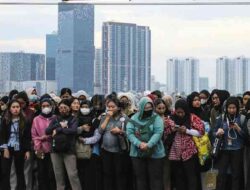 Mengapa Gaji Tak Mampu Penuhi Kebutuhan? Kekurangan Penghasilan dan Kemiskinan Buruh di Indonesia
