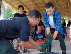 Bakti BCA dan Nicholas Saputra Hadirkan Wastra Warna Alam Sumba