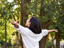 Pertama Kali Travelling Sendirian? 5 Kota di Jawa Timur Ini Aman untuk Wanita