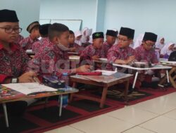 Ironi Siswa SMA Bungo Terusik Suara Mesin PETI Saat Belajar