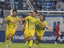 Hanya Pescara, Palermo Juga Incar Bek Persib Federico Barba