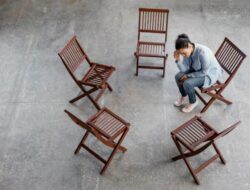 Perilaku Orang Tanpa Keluarga atau Teman Dekat: Kemandirian, Luka Batin, dan Strategi Bertahan Hidup