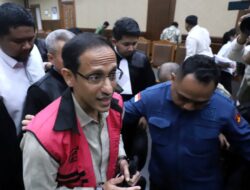 Momen Nadiem Makarim Berdiskusi dengan Mantan Dirut ASDP Ira Puspadewi di PN Tipikor