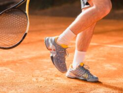 Setelah Digunakan, Sepatu Padel Harus Dihangatkan atau Disimpan Langsung?