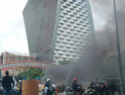 Mahasiswa Makassar Turun ke Jalan Tolak Pilkada DPRD