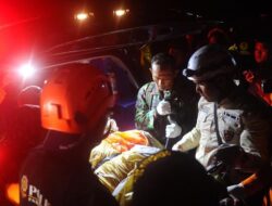 TNI Turunkan 79 Personel Pasgat Evakuasi Korban Pesawat ATR, Pendaki Temukan Serpihan di Kaki Gunung