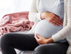 7 Tips Salat Tarawih Nyaman untuk Ibu Hamil