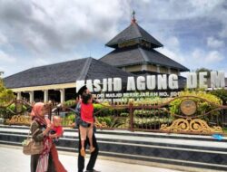 Mengikuti Jejak Raden Patah di Kompleks Masjid Agung Demak, Peziarah Malaysia Turut Menelusuri