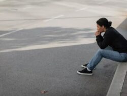 Orang yang Tahan Sakit: 7 Ciri Kepribadian Ini Menurut Psikologi