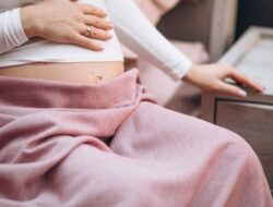Waspadai Ini, Penyebab Perut Kencang Saat Puasa pada Ibu Hamil