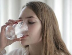 Selamat Tinggal Kelelahan! 10 Tips Segar Sepanjang Hari Tanpa Kafein