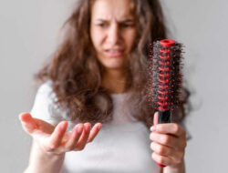 Efek samping smoothing rambut dan cara merawatnya