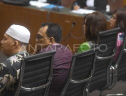 Tiga Tersangka Suap DPRD NTB Jalani Sidang Perdana