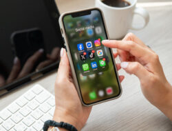 Dilema Waktu Layar: Tak Terhindar, Cukup Berhenti Sejenak