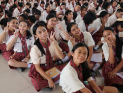 Makeup Sekolah: Tren, Keren, atau Tekanan?