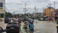 Penggalian Proyek Jadi Kolam, Lalu Lintas Palembang-TAA Macet Total